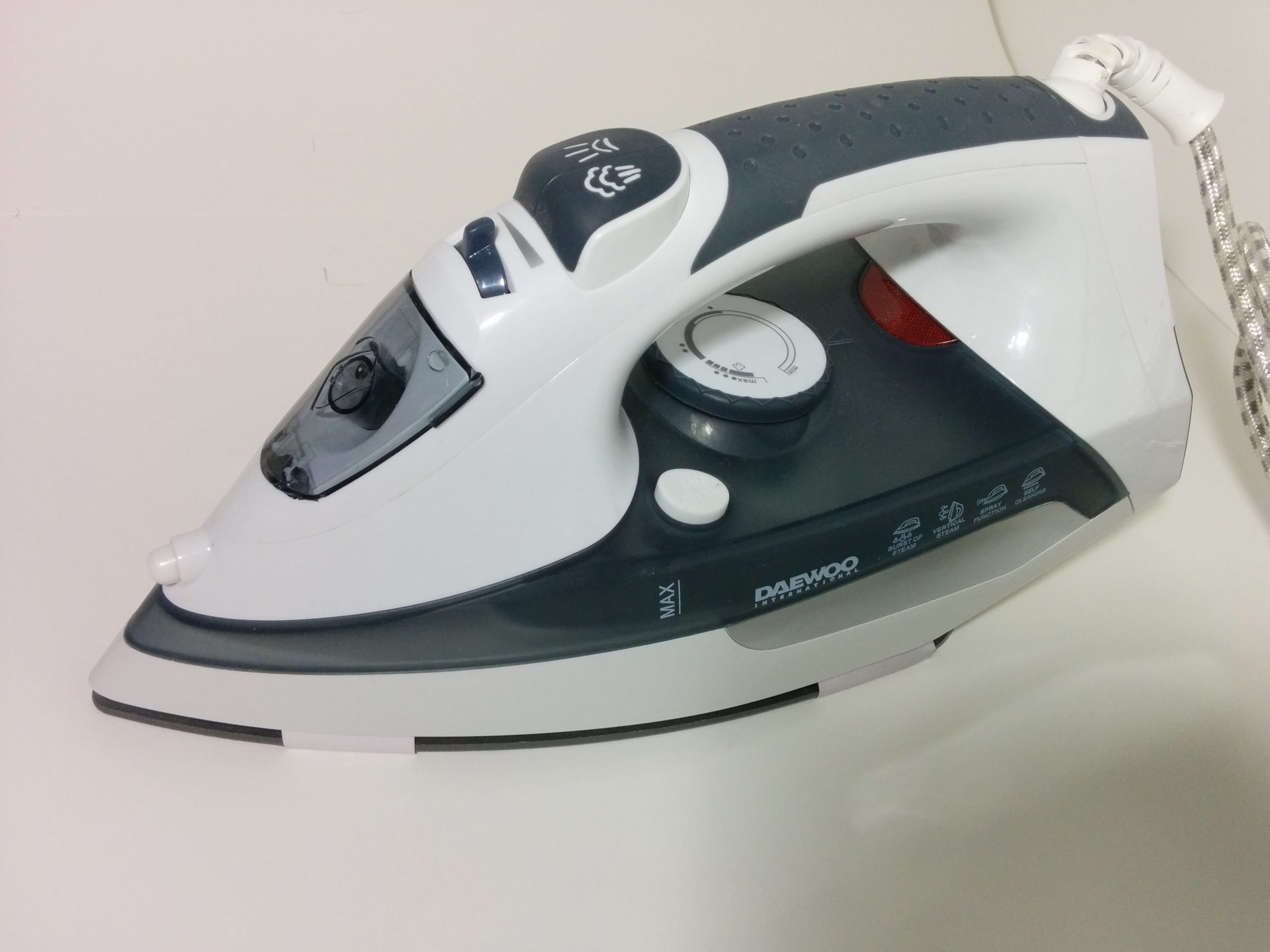 Details about   Daewoo DI9208 220 Volt Steam Iron Auto Shutoff Self Cleaning For 220V 240V 2200W 